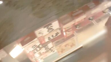 抄底骨感包臀裙气质超棒美女,大惊喜居然没穿内裤